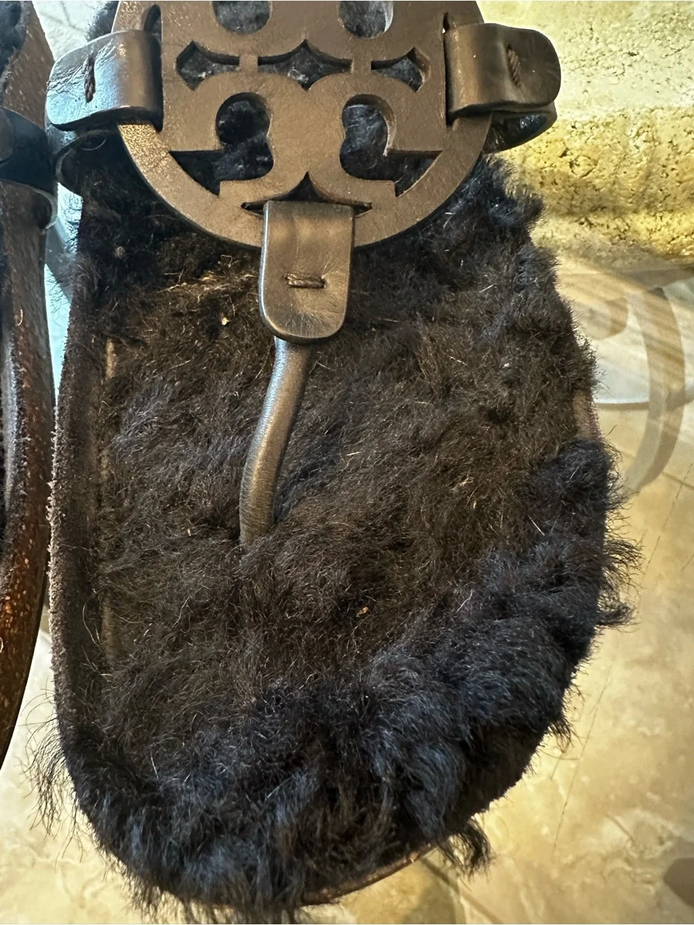 $235 Tory Burch Black Shearling Cloud Miller Sandals sz 9